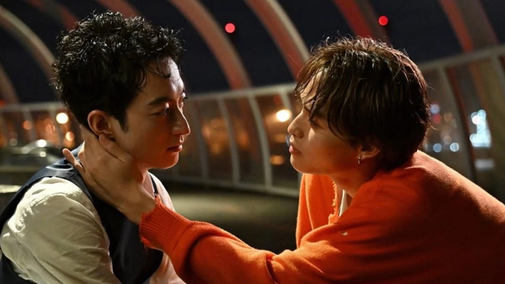 Amor Venenoso é um romance enemies to lovers que acompanha o envolvimento entre um advogado e um vigarista — Foto: Divulgação/TMDB