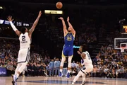 Stephen Curry bate recorde e se torna primeiro jogador na história do NBa a fazer 500 cestas de três nos playoffs