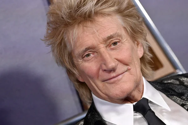 Após cirurgia, Rod Stewart anuncia última turnê da carreira aos 81 anos - destaque galeria