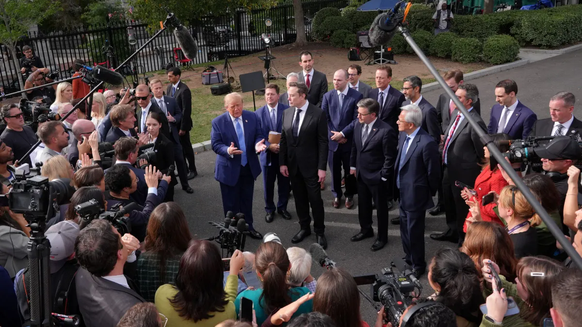 Trump afirma que empresas tecnológicas assinaram acordo para "autorregular" o desenvolvimento de IA