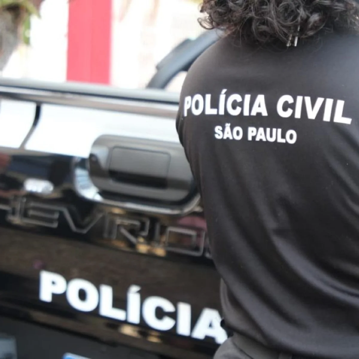 Polícia procura suspeito de abusar sexualmente de três crianças no litoral