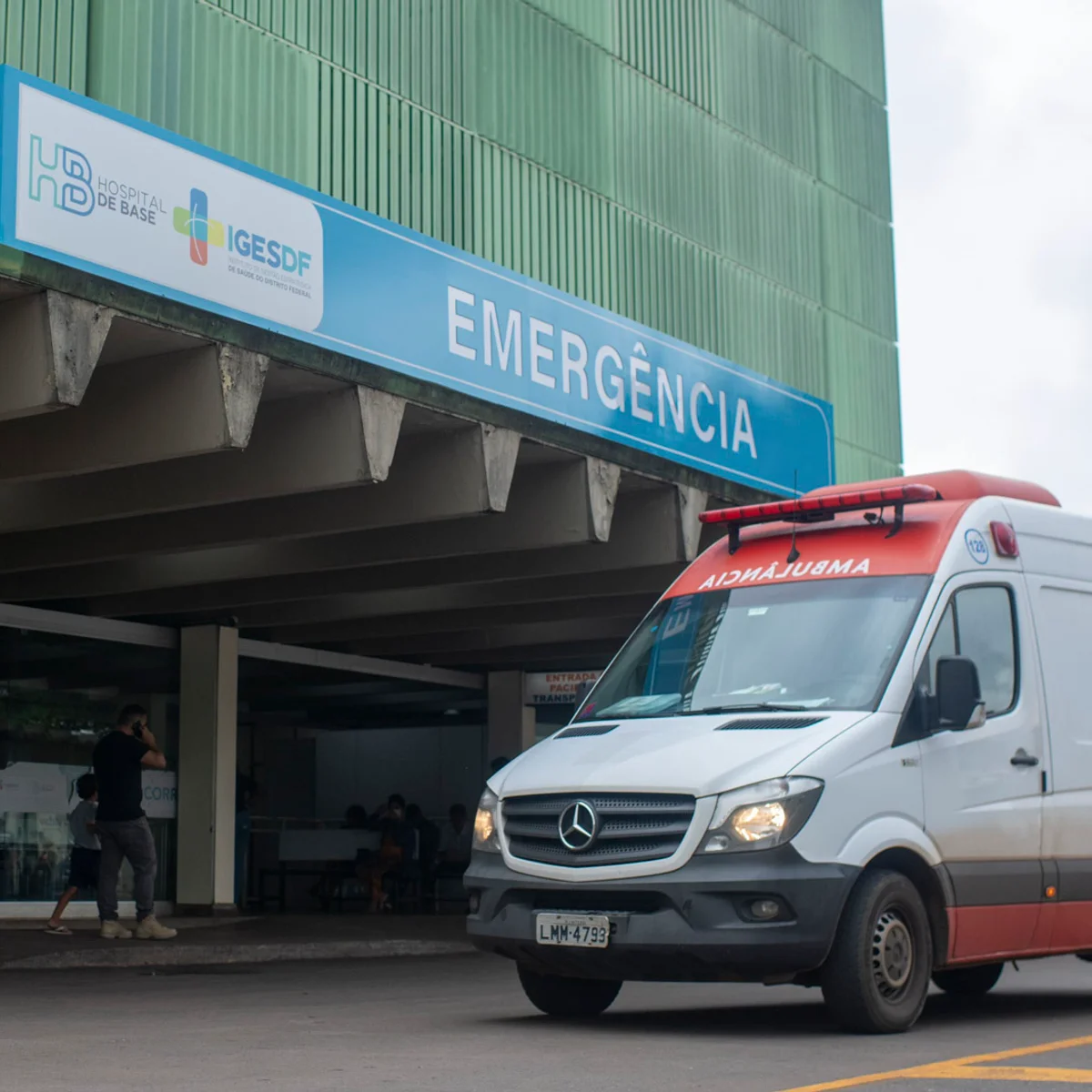 Menino de 11 anos atropelado ao voltar de escola no DF segue na UTI