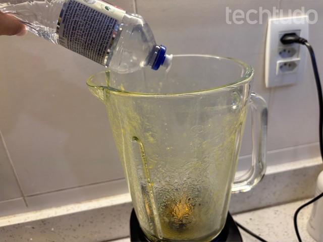 Este truque limpa o liquidificador em menos de um minuto; veja como fazer