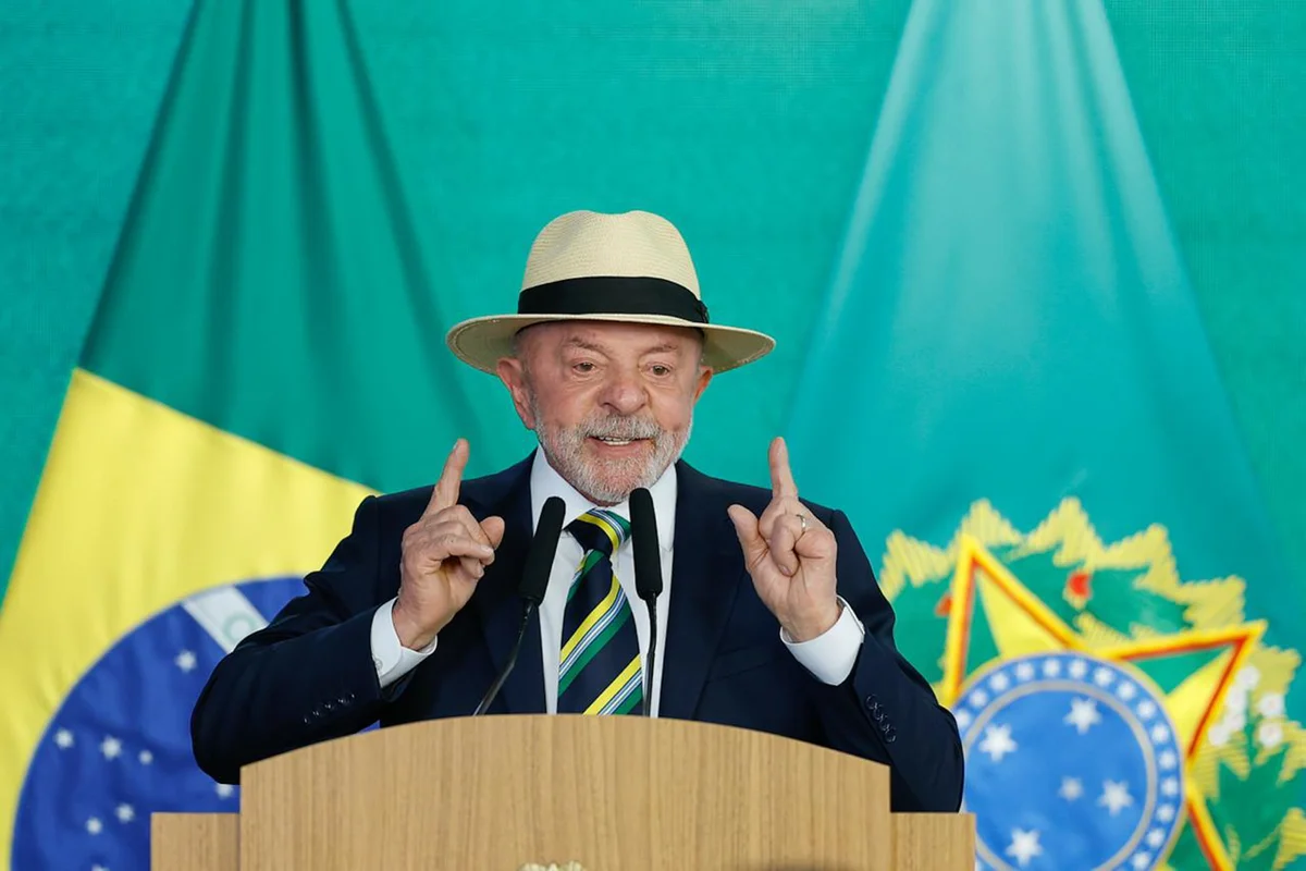 Imagem da matéria: Lula critica Mendonça por estar "só soltando aquilo que interessava a ele"