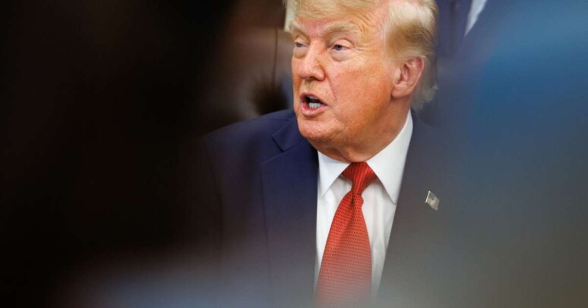 Emissoras abandonam cobertura de Trump após CNN ser barrada da Casa Branca