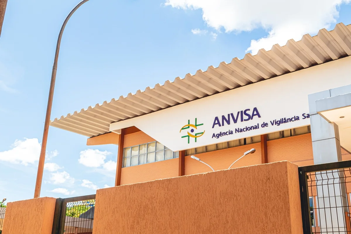 ANVISA - Agência Nacional de Vigilância Sanitária. Brasília, Distrito Federal - Brasil. 3 de janeiro de 2021. Metrópoles