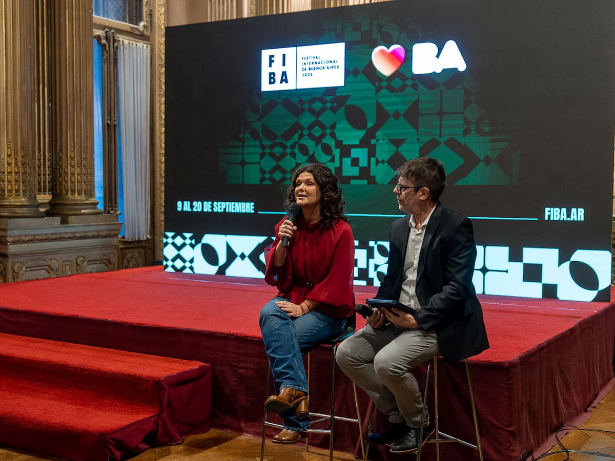 La ministra de Cultura Gabriela Ricardes y el director artístico del FIBA en el momento de la presentación de este festival que culminó este domingo