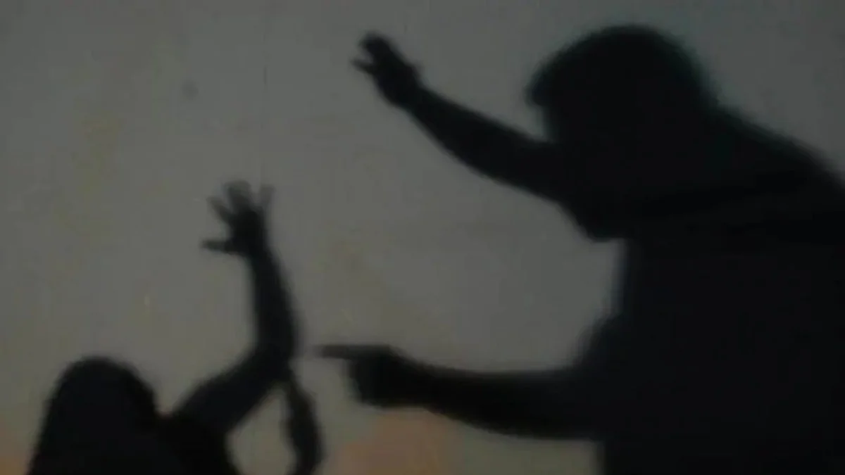 Marido ataca mulher com facão; filho fica ferido ao tentar proteger a mãe
