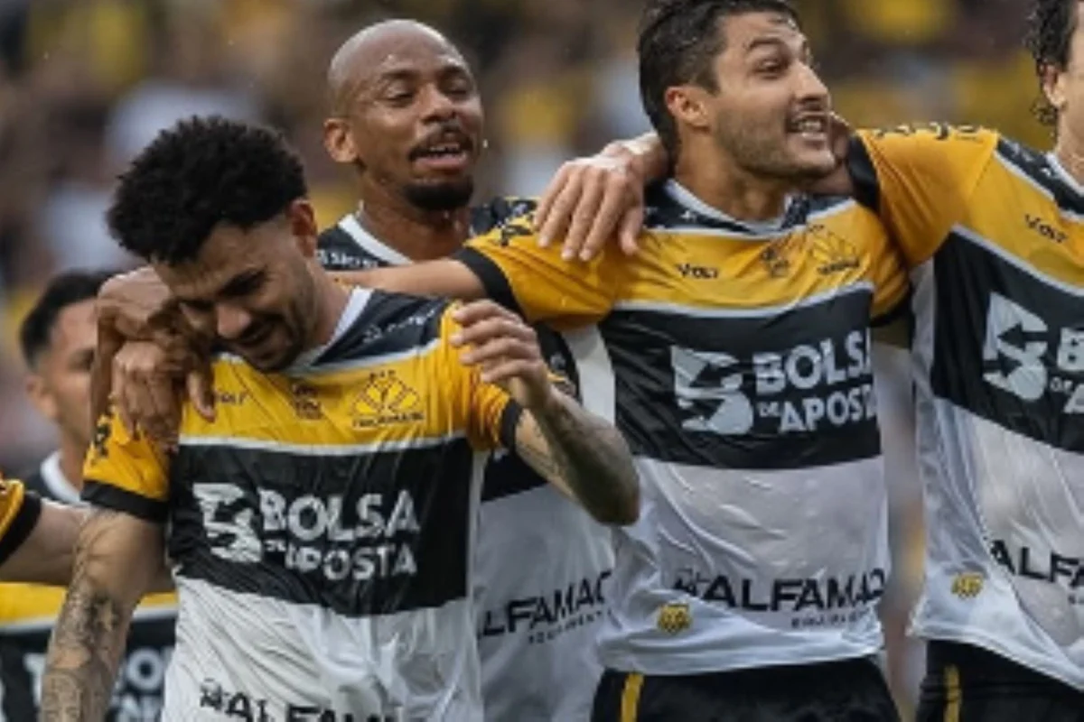 Série B: Criciúma vence clássico sobre Avaí com gol contra bizarro