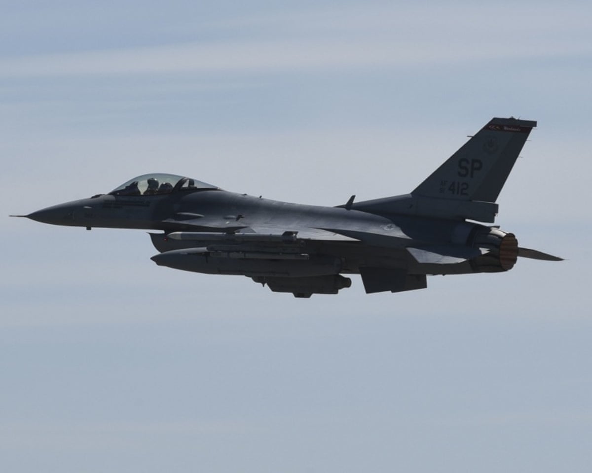Um caça de combate dos EUA cai em uma base aérea na Alemanha ocidental