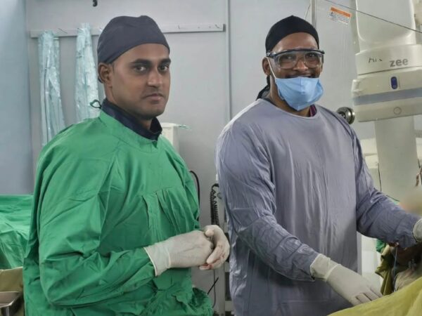 Lestin Celestin (R ), alongside colleagues during a surgical procedure in a CATH lab in Cuba. (Photo: Lestin Celestin
