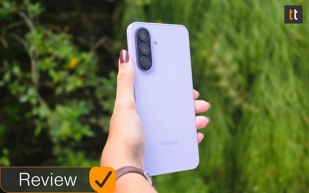 Traseira do Galaxy A37 na cor lavanda — Foto: Julia Rabaça/TechTudo