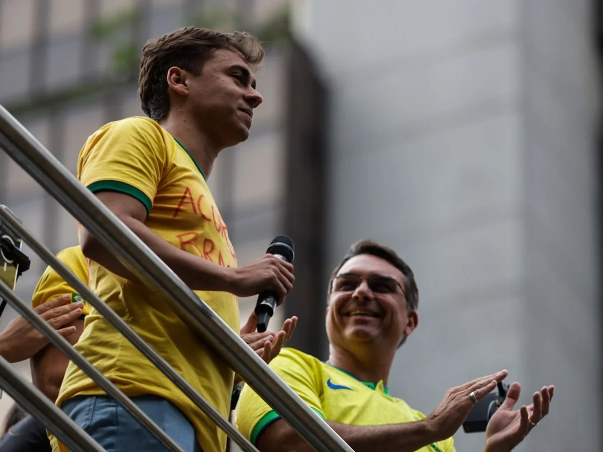 Flávio segue dica de Nikolas e propõe "Pai-Nosso" em fala final de debate
