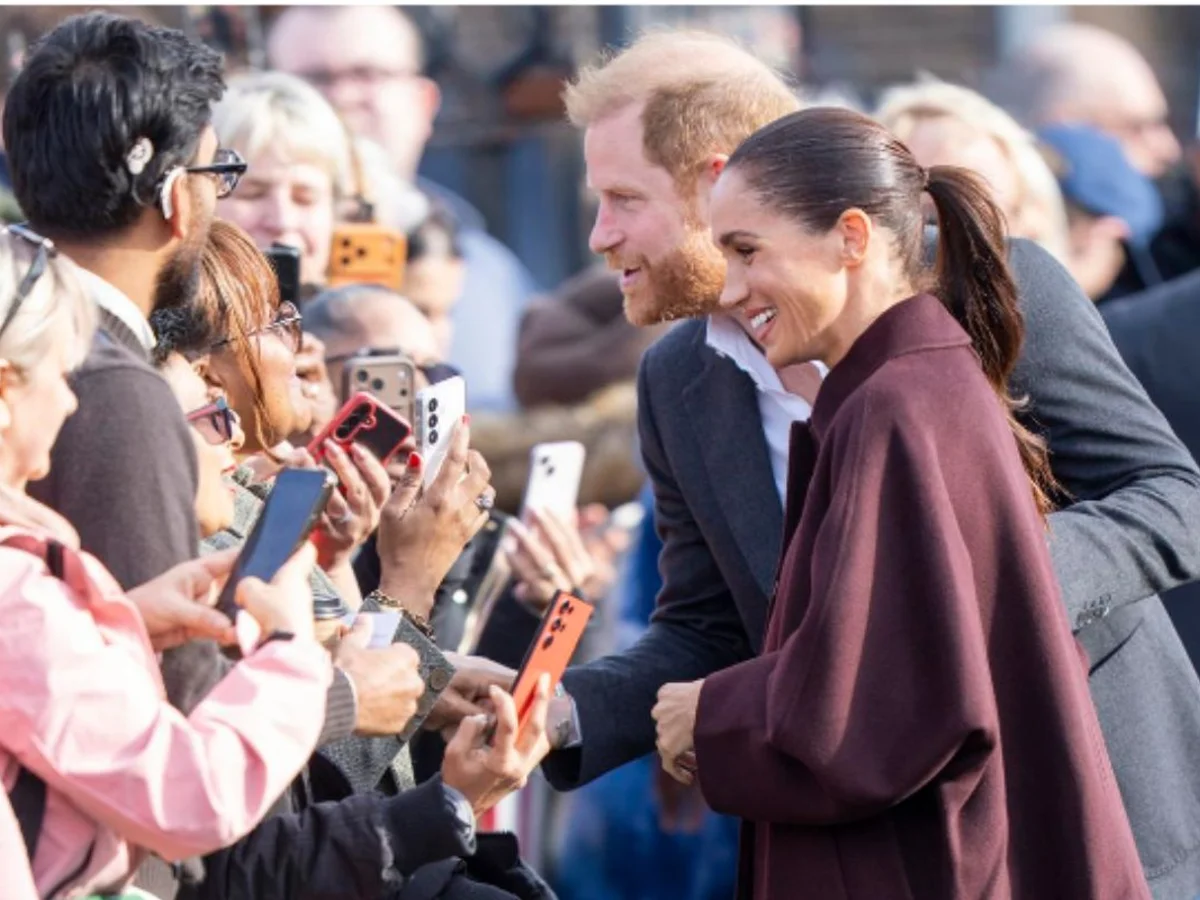 Harry e Meghan estão em “direções opostas” no Reino Unido, diz fonte