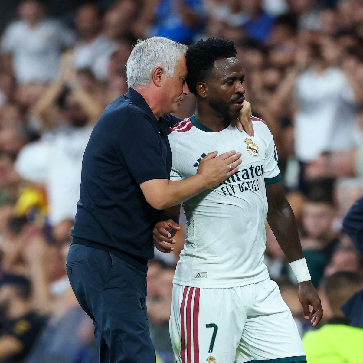 Mourinho defende Vini Jr. no Real: ‘No lugar dele, eu teria forçado uma transferência’