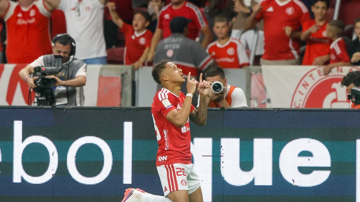 Internacional vence e impõe 7º revés seguido do Corinthians no Brasileirão