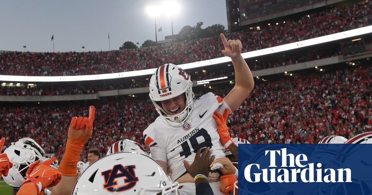 O Auburn surpreende o No 1 Georgia com um field goal no último suspiro enquanto equipes de topo caem em semanas consecutivas