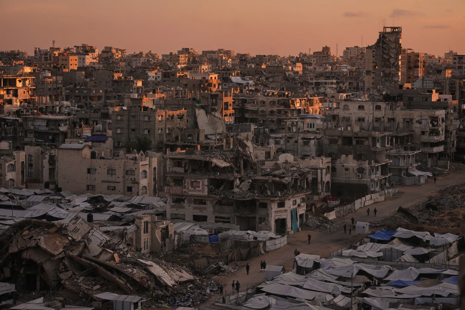 Israelenses lamentam no aniversário do ataque de 7 de outubro, enquanto os palestinos lidam com a guerra que ele desencadeou
