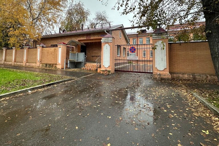 Listas de verificação, máscaras e mistério: o que sabemos sobre o surto de peste na Rússia