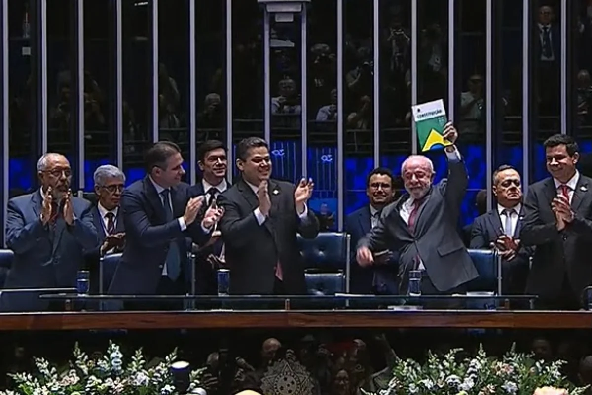Lula no Congresso Nacional para promulgação do PEC do fim da escala 6x1