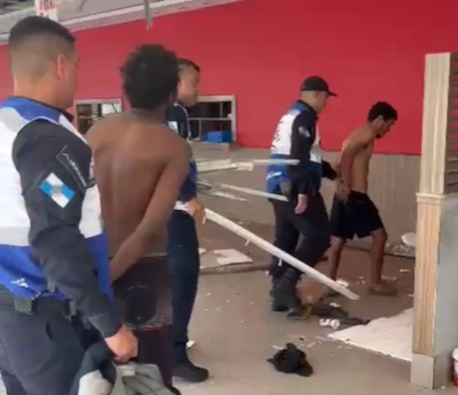 Suspeitos foram detidos por agentes do Segurança Presente Reprodução/Segurança Presente