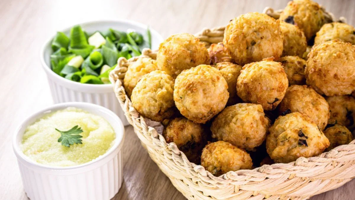 Bolinho de arroz: receita simples e perfeita para aproveitar sobras