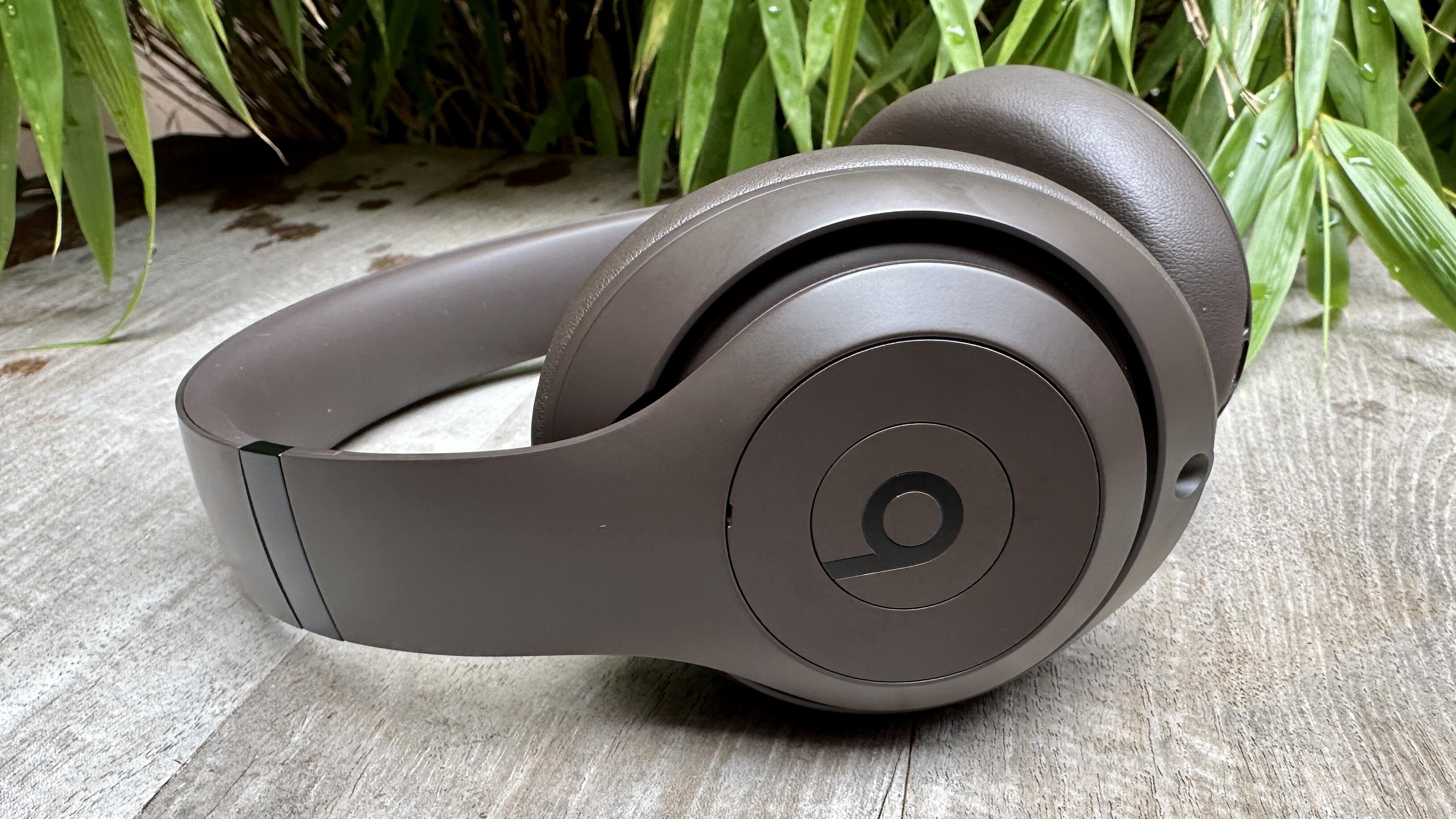 Imagem da matéria: Abandonei meus AirPods para os Beats Studio Pro, e eles estão em promoção agora por apenas US$ 150
