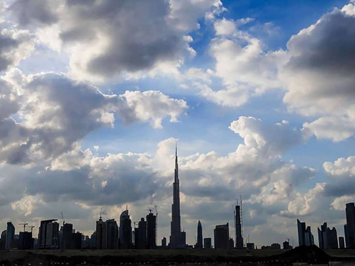 Previsão do tempo dos EAU: noites úmidas, neblina e chuva possível nos próximos dias