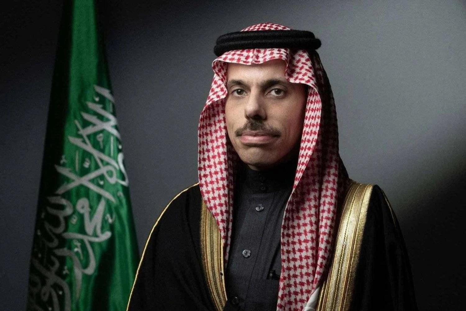A Arábia Saudita condena os ataques contínuos dos Houthis e reafirma o direito de se defender