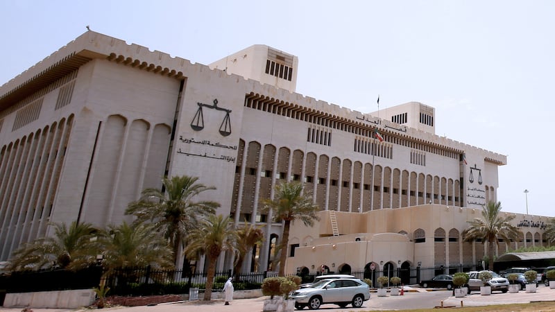 O Kuwait condenou três pessoas à morte por ligações com o Irã e por conspirar contra a assassinato do vice-primeiro-ministro.
