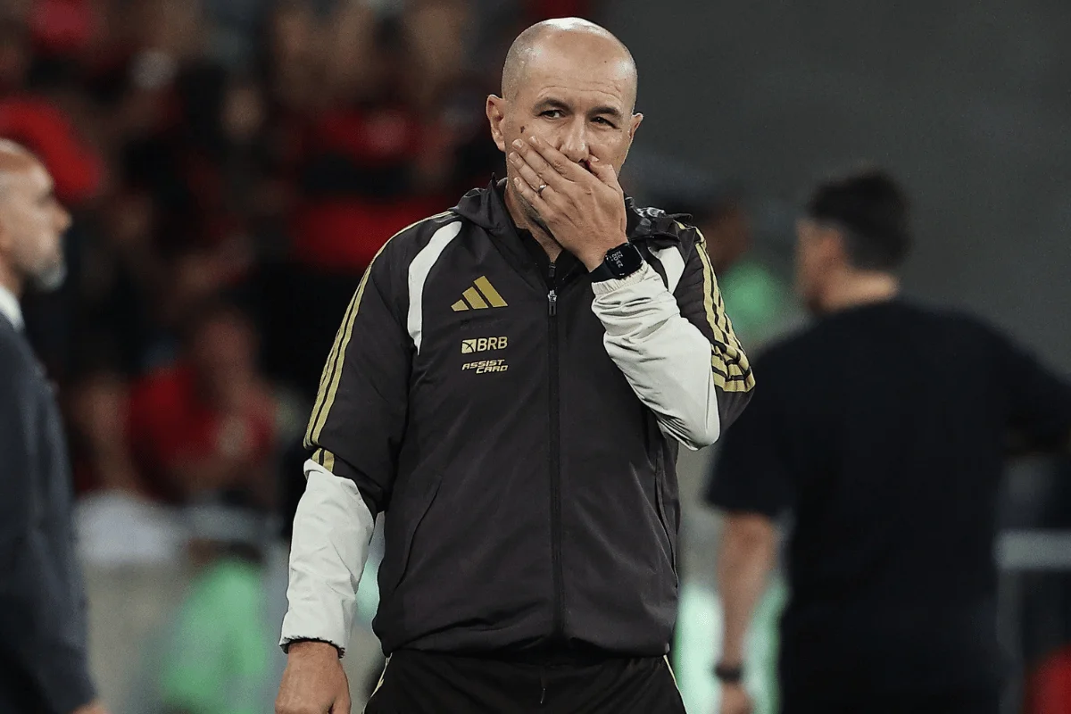 Leonardo Jardim durante a eliminação do Flamengo contra o Estudiantes na Libertadores