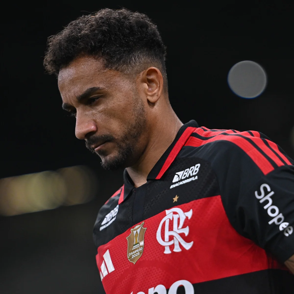 Flamengo: cirurgia de Danilo para corrigir fraturas é bem-sucedida