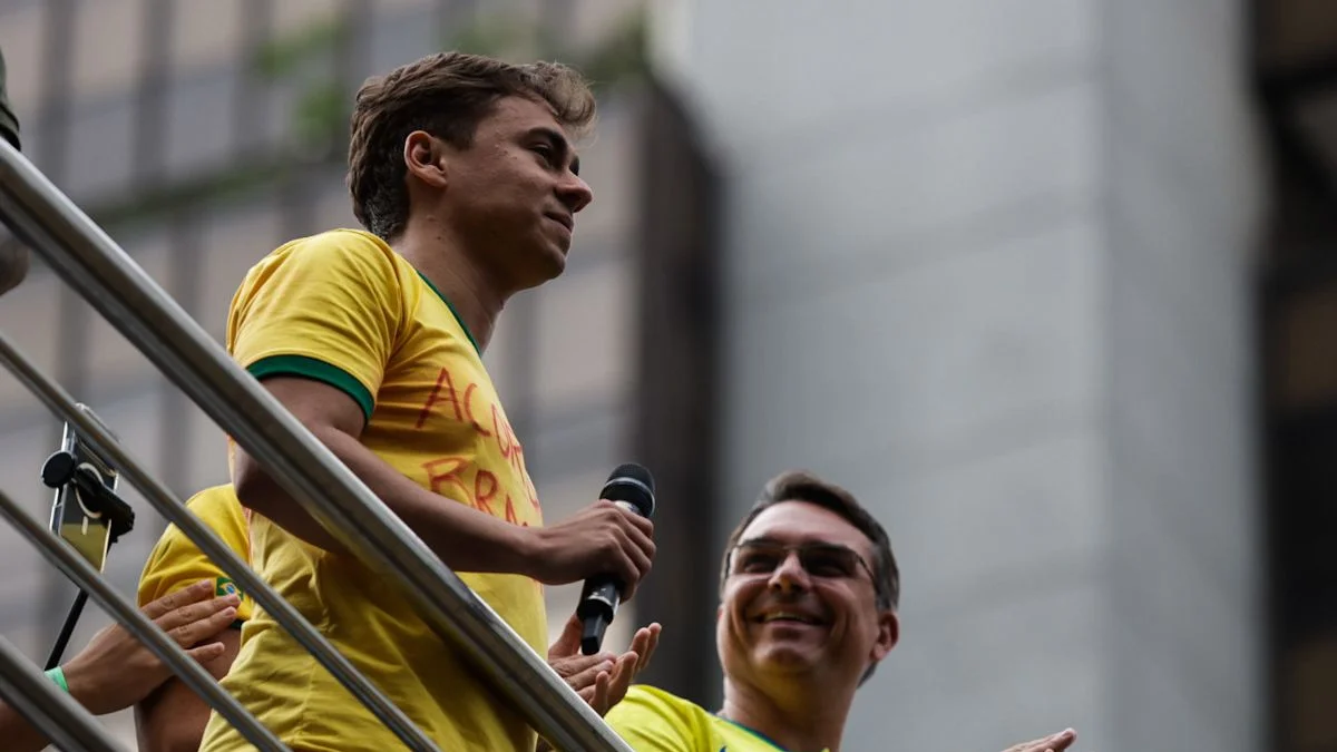 Flávio segue dica de Nikolas e propõe "Pai-Nosso" em fala final de debate
