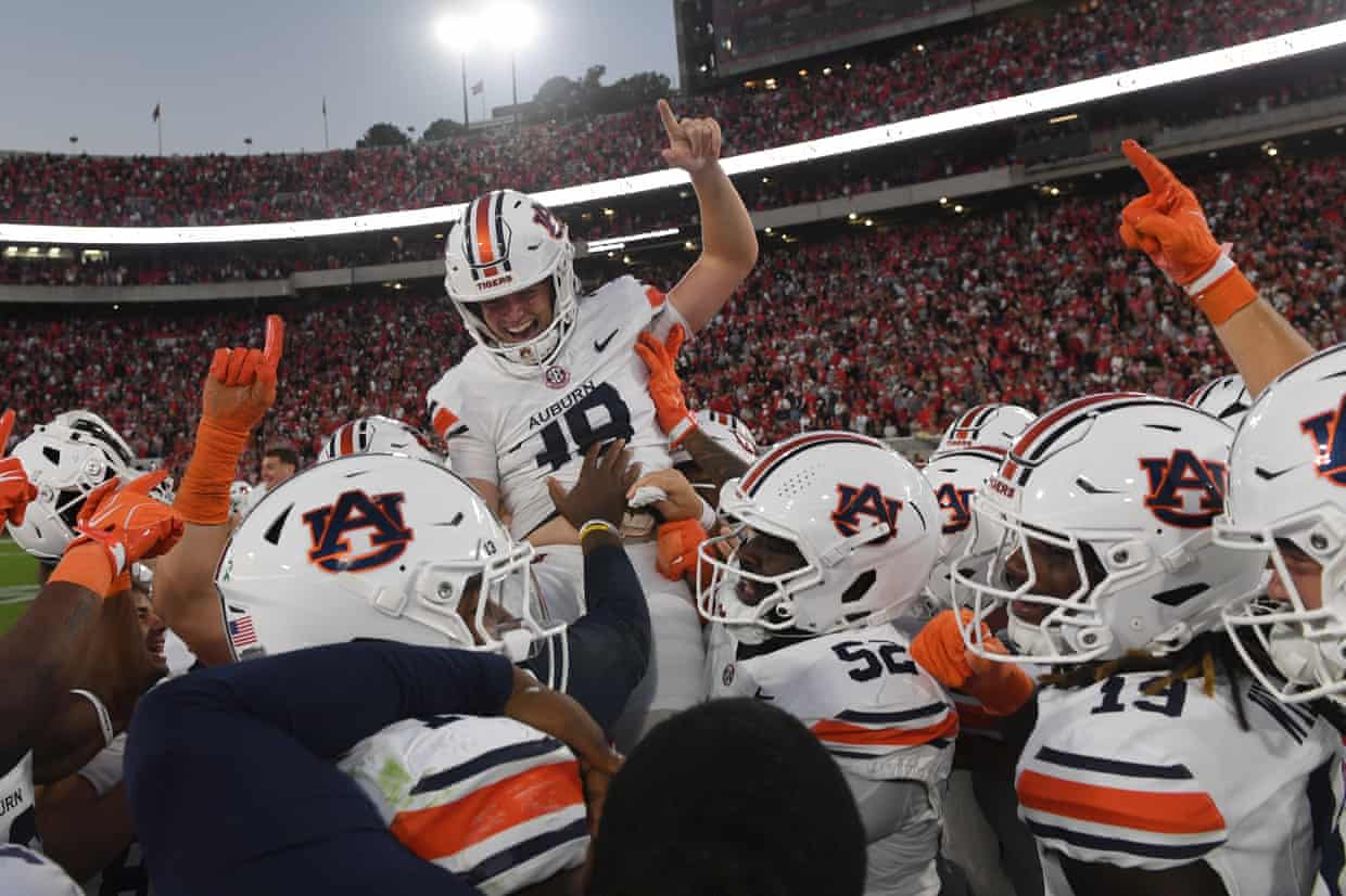 O Auburn surpreende o No 1 Georgia com um field goal no último suspiro enquanto equipes de topo caem em semanas consecutivas