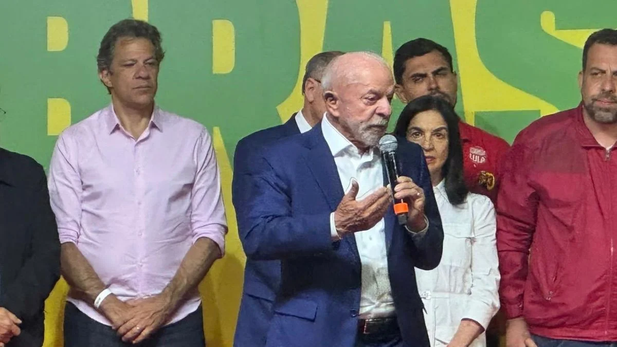 Lula reúne aliados para rediscutir campanha para segundo turno