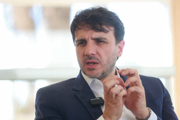 Renan Santos pede ao STF inclusão em debate da Globo; TSE negou pedido
