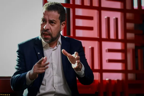 Sem bets, ministros de Lula articulam patrocínio da Caixa ao Corinthians - destaque galeria