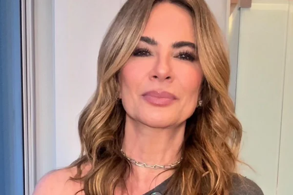 Após ação de despejo, Luciana Gimenez ironiza chegada de contas para pagar
