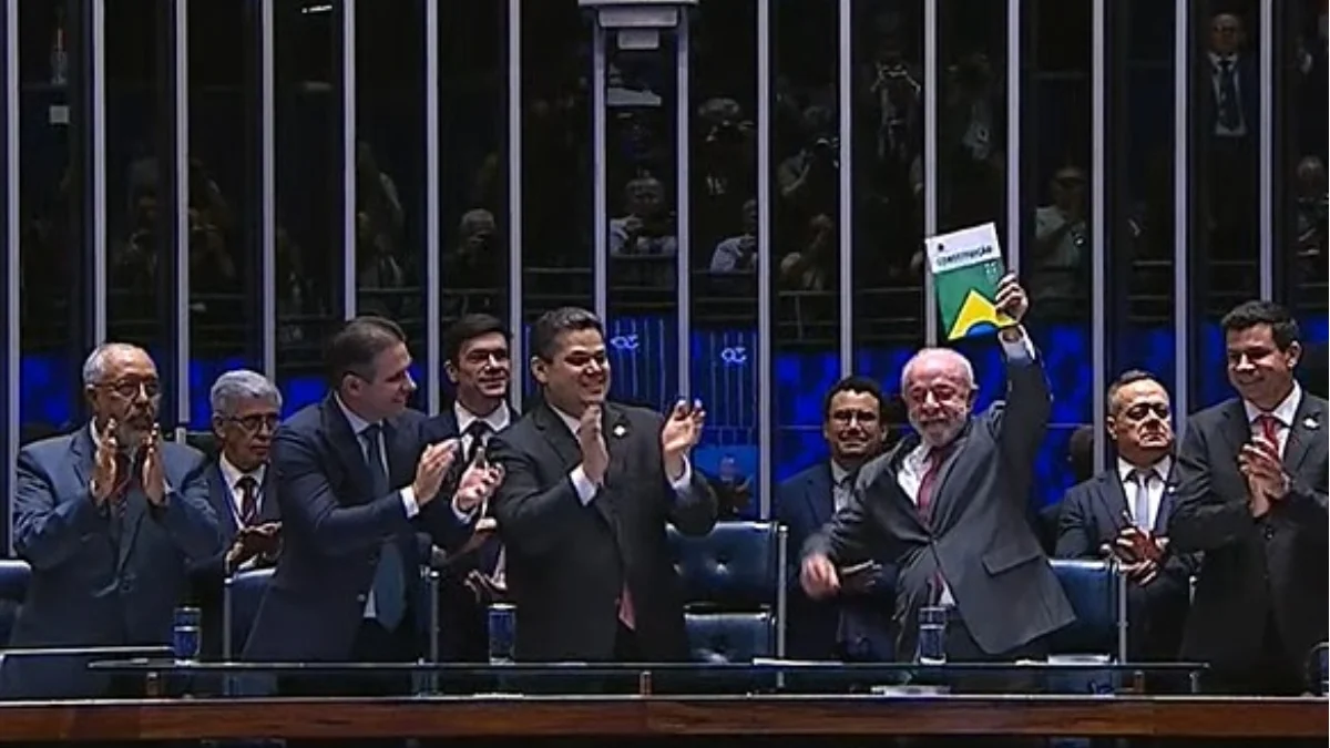 Alcolumbre celebra promulgação da PEC da 6x1: "Cumpri a minha palavra"