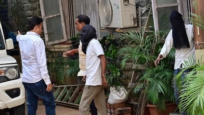 Ankit Khatri, Sameer Khatak and Jatin Panchal, who allegedly provided logistical support in the firing incident involving actor Tiger Shroff, were produced before a Qilla court in Mumbai. (Anshuman Poyrekar/HT Photo)