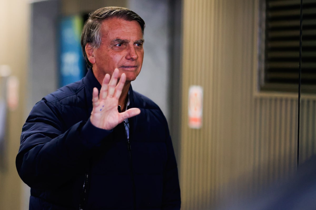 Jair Bolsonaro teve taquicardia e dificuldade para respirar na última semana, diz boletim médico