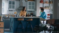 Bahar coloca Mert para fora de casa e desabafa com Asya sobre o divórcio: ‘Os dois lados perdem’
