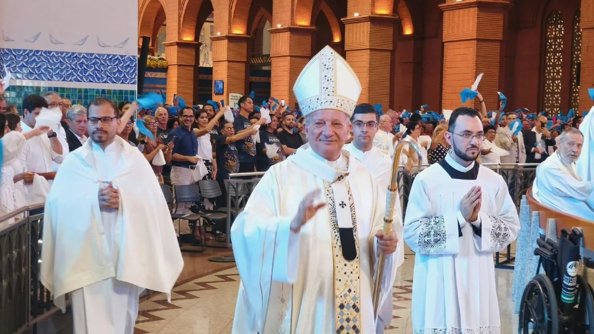 Em missa em Aparecida, arcebispo fala em "não odiar quem pensa diferente"