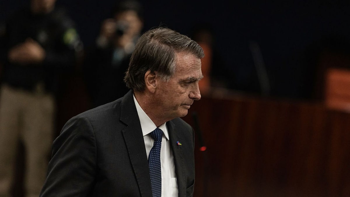 Jair Bolsonaro teve taquicardia e dificuldade para respirar na última semana, diz boletim médico