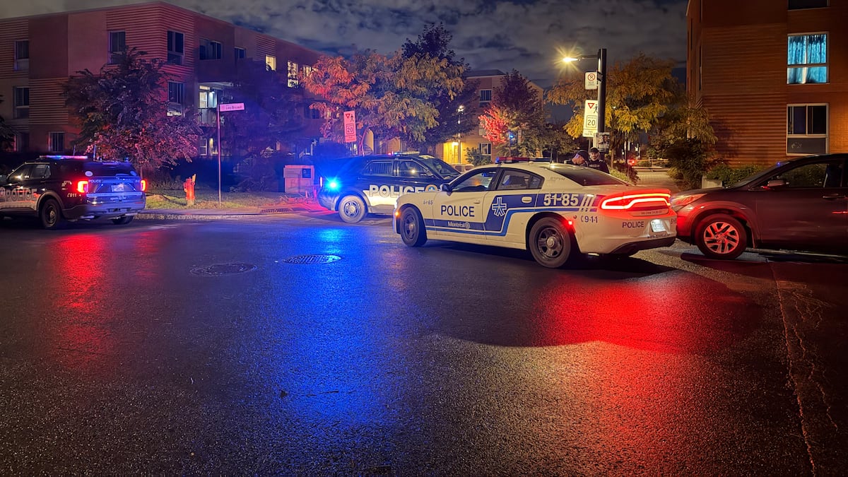 Attempted murder suspected after gunfire targets vehicle in Montreal