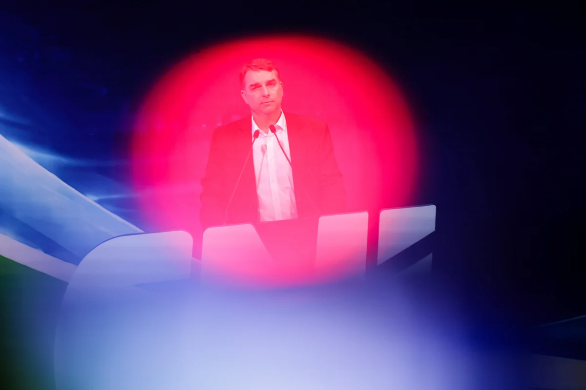 Flávio se prepara para ser alvo em debate na TV e PL avalia desgastes