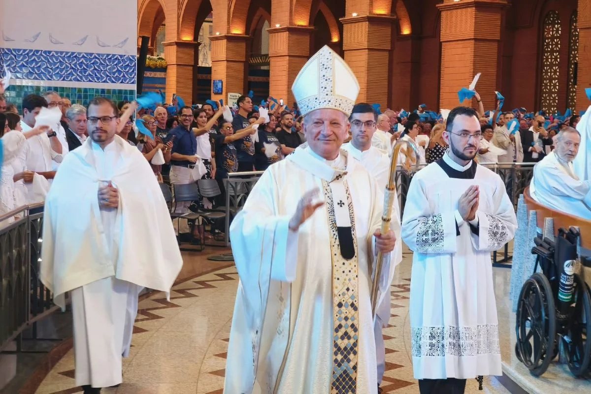 Em missa em Aparecida, arcebispo fala em “não odiar quem pensa diferente”