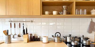 Pequenas substitui&ccedil;&otilde;es podem ajudar a reduzir o uso de pl&aacute;stico na cozinha Foto: Canva / Bons Fluidos