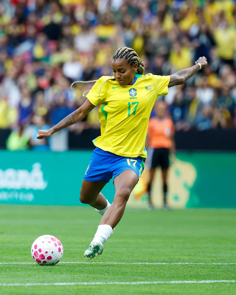 Fifa iguala premiações de participação na Copa feminina e CBF receberá R$ 12,6 milhões