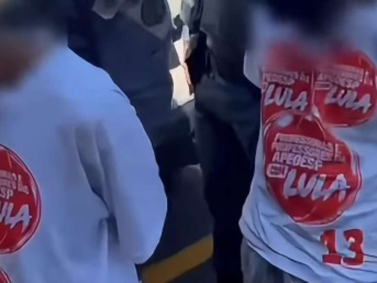 Ouvidoria pede afastamento de PMs após denúncias de que presos foram obrigados a vestir camisetas do PT